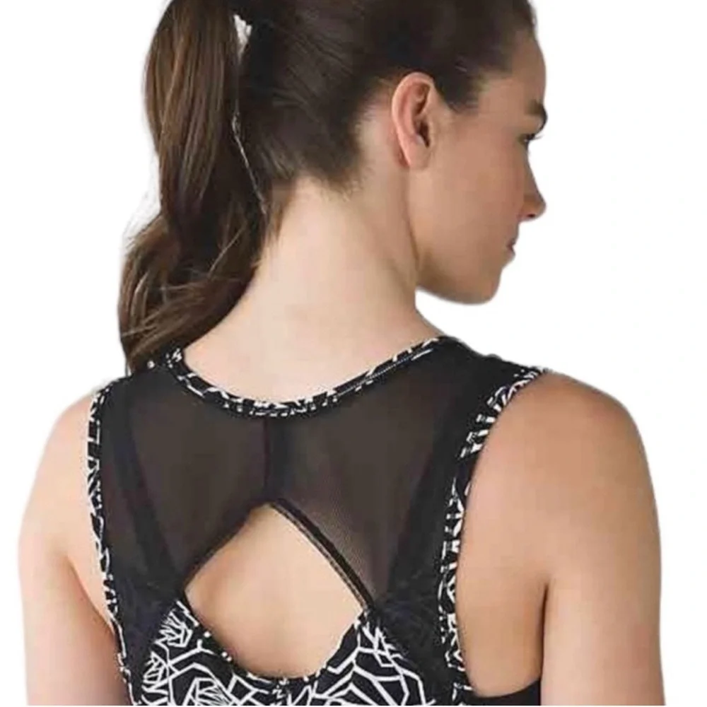 Lululemon RARE women's Posey black & white the sculp activewear tank size 8